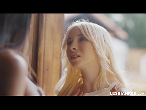 ❤️ D'Meedche kënnt e puer Méint méi spéit heem a schléisst op d'Stiefmamm hir Muschi iessen Qualitéit Sex op lb.pornolemon.ru ❌